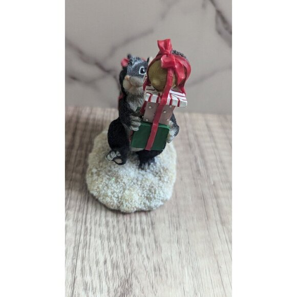 Charming Tails 1997 Bearing Gifts Figurine Skunk Christmas Presents 87/6 - Picture 6 of 11